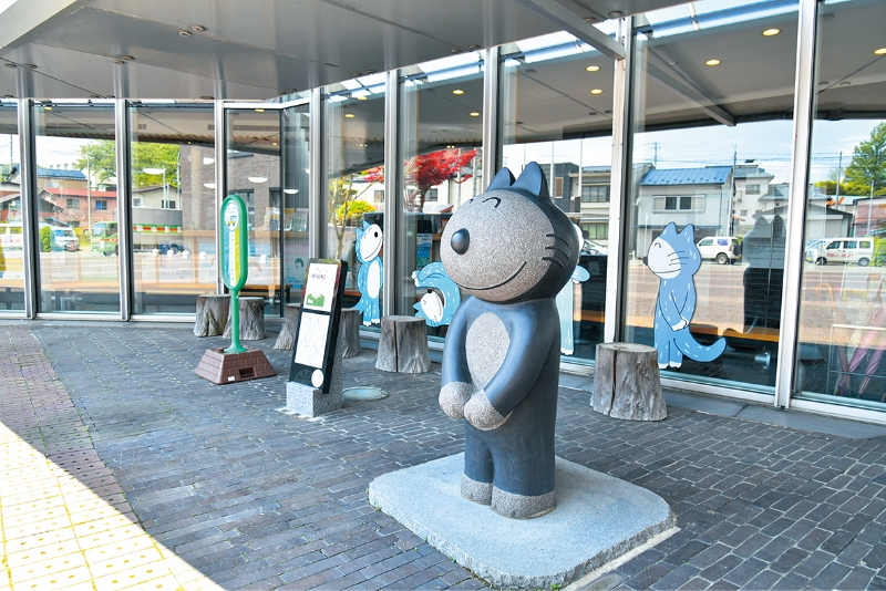 三戸町役場玄関