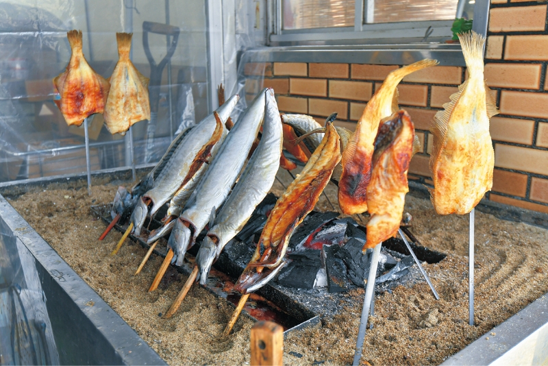 照井鮮魚店の炭火焼魚